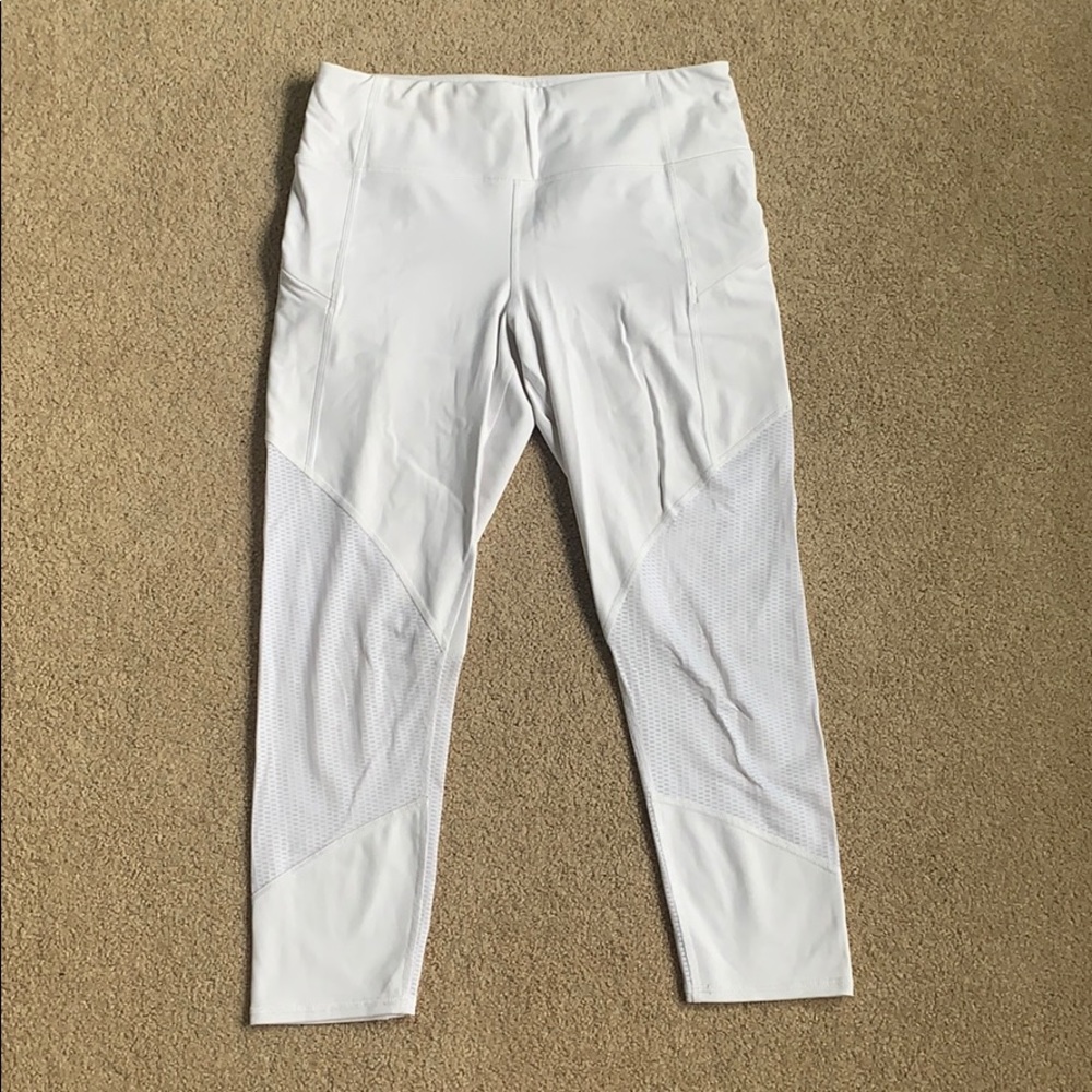 Athleta White Cropped Leggings w/ Zipper Pockets